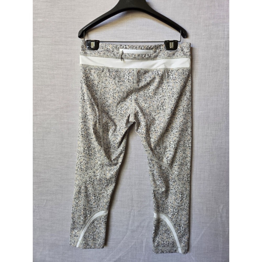 Lululemon Leggings Womens Size 8 Gray Flower Capri Pants Yoga Running Workout - Picture 2 of 10